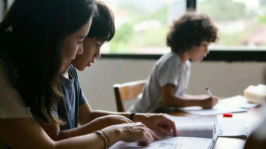Conciliação entre Trabalho e Família: Como Equilibrar Carreira e Vida Pessoal sem Culpa 2 Rotina Trabalho Familia